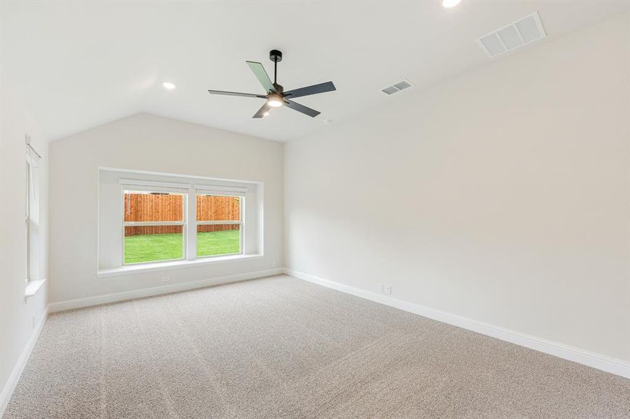 Spacious, unfurnished interior of a new home in Glenwood Meadows, Denton (Image 29).