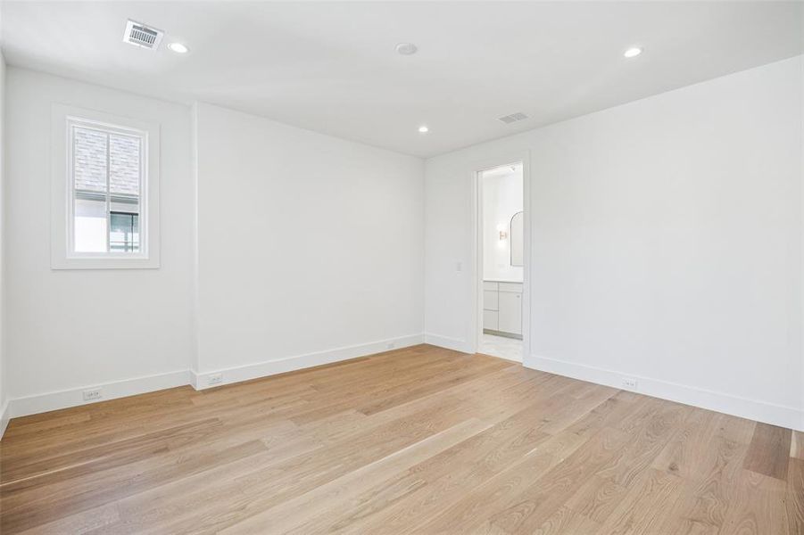 Spacious, unfurnished interior of a new home in , Dallas (Image 25).
