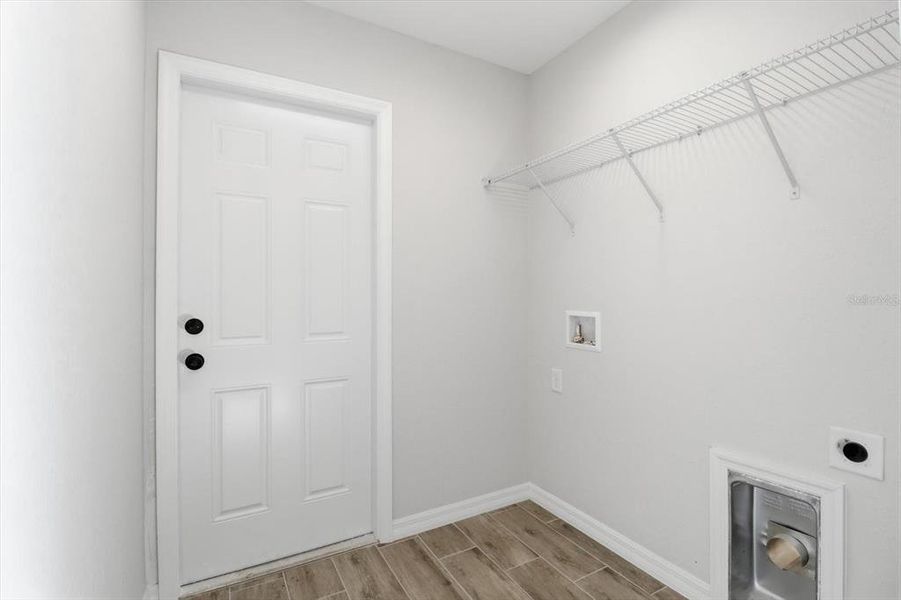 Spacious, unfurnished interior of a new home in , Ocala (Image 23).