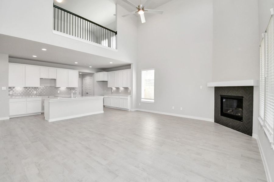Spacious, unfurnished interior of a new home in Telge Ranch, Cypress (Image 24).