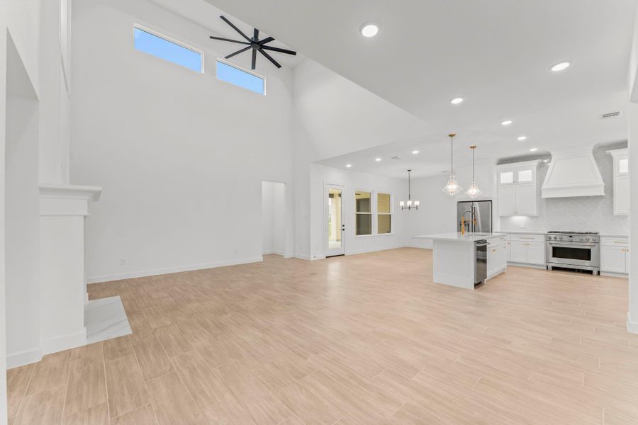 Spacious, unfurnished interior of a new home in , Tomball (Image 22).