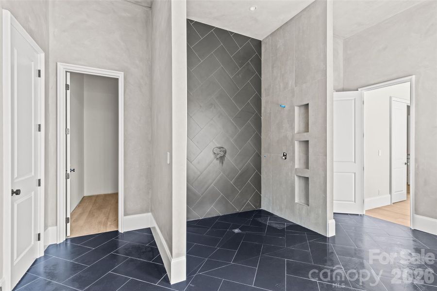 Spacious, unfurnished interior of a new home in , Davidson (Image 29).