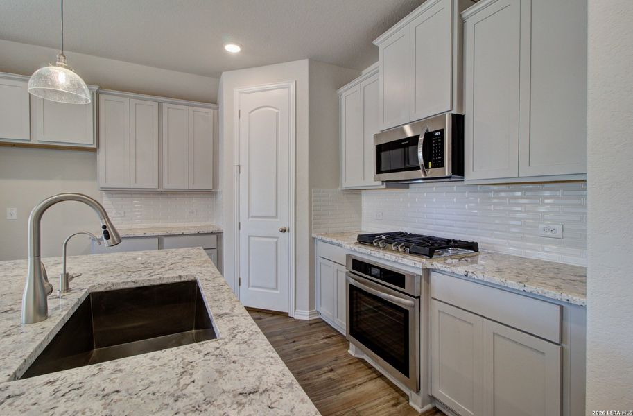 Furnished interior view inside a new home in Clear Creek, New Braunfels (Image 11).