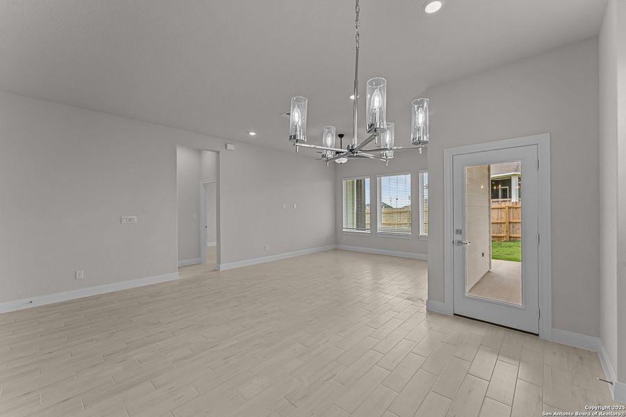 Spacious, unfurnished interior of a new home in Ladera - High Point 45', San Antonio (Image 9).