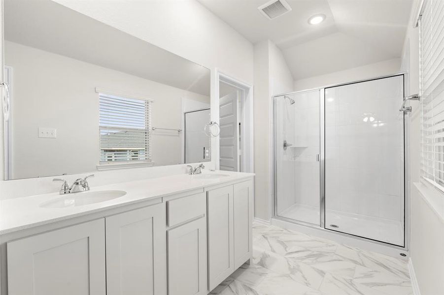 21. 118 Van Horn - Bath 21. 118 Van Horn - Bath