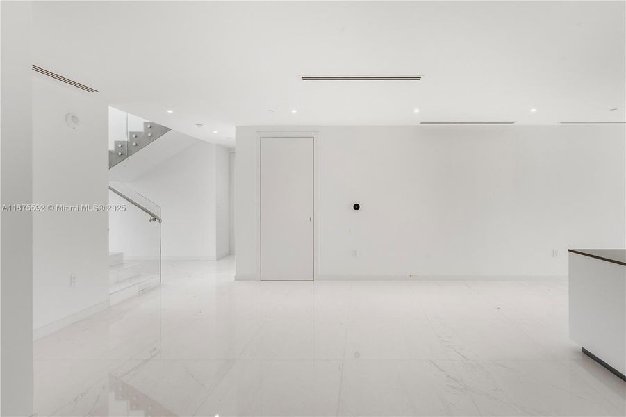 Spacious, unfurnished interior of a new home in , Miami (Image 16).