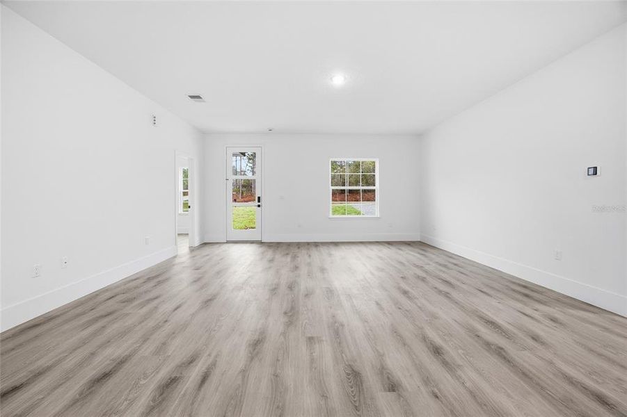 Spacious, unfurnished interior of a new home in , Citrus Springs (Image 16).