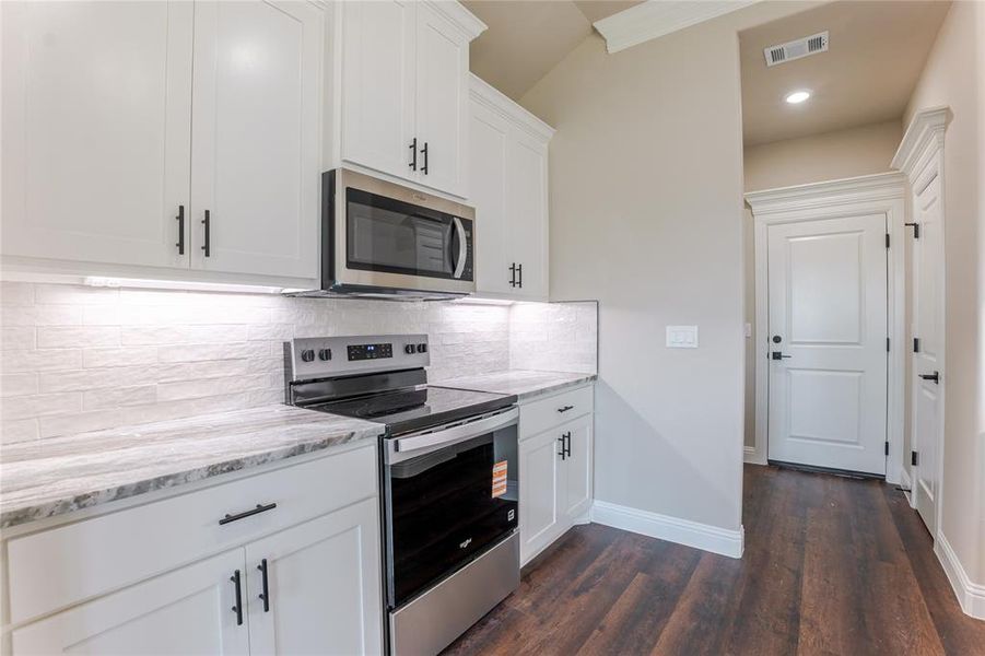 Furnished interior view inside a new home in , Tolar (Image 7). Furnished interior view inside a new home in , Tolar (Image 7).