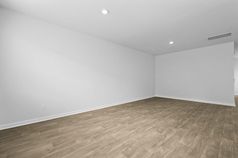 Spacious, unfurnished interior of a new home in Carolina Groves, Moncks Corner (Image 12).