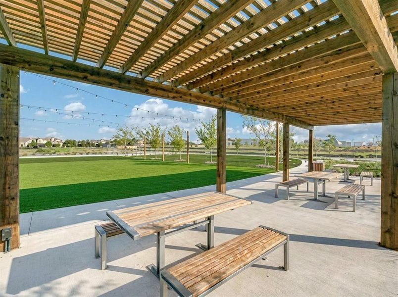 Community amenities in Estates at Stacy Crossing, McKinney (Image 24).