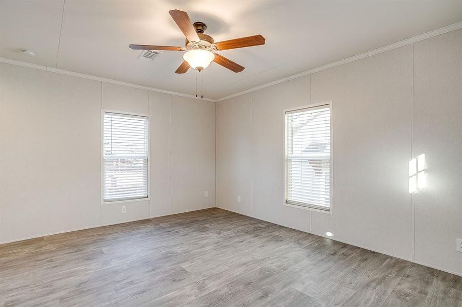 Spacious, unfurnished interior of a new home in , Alvarado (Image 13).