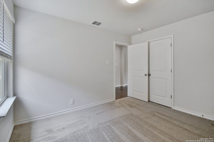 Spacious, unfurnished interior of a new home in The Canyons at Amhurst, San Antonio (Image 13). Spacious, unfurnished interior of a new home in The Canyons at Amhurst, San Antonio (Image 13).