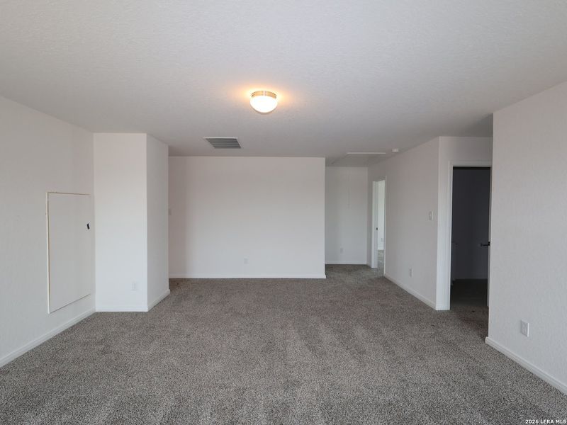 Spacious, unfurnished interior of a new home in Agave, San Antonio (Image 24).