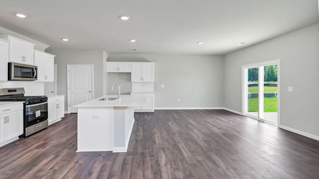 Spacious, unfurnished interior of a new home in Livingston Woods, Irmo (Image 13).
