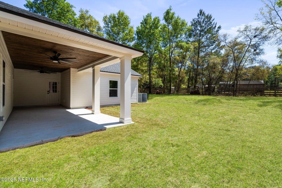 Exterior details and patio area of a home in , Keystone Heights (Image 3).