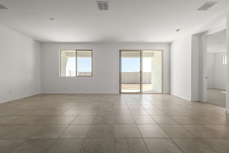 Spacious, unfurnished interior of a new home in Tierra Vistoso, Surprise (Image 8).