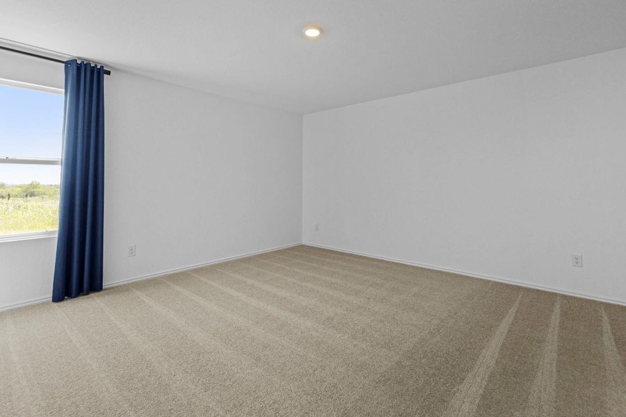Spacious, unfurnished interior of a new home in Schriber Ranch, Mustang Ridge (Image 29).