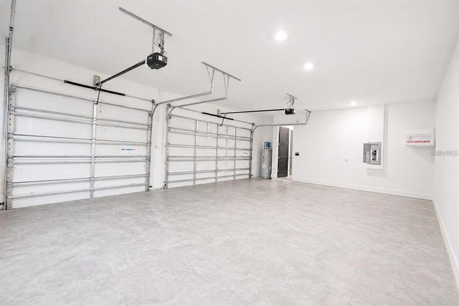 Spacious, unfurnished interior of a new home in , Palm Coast (Image 43).