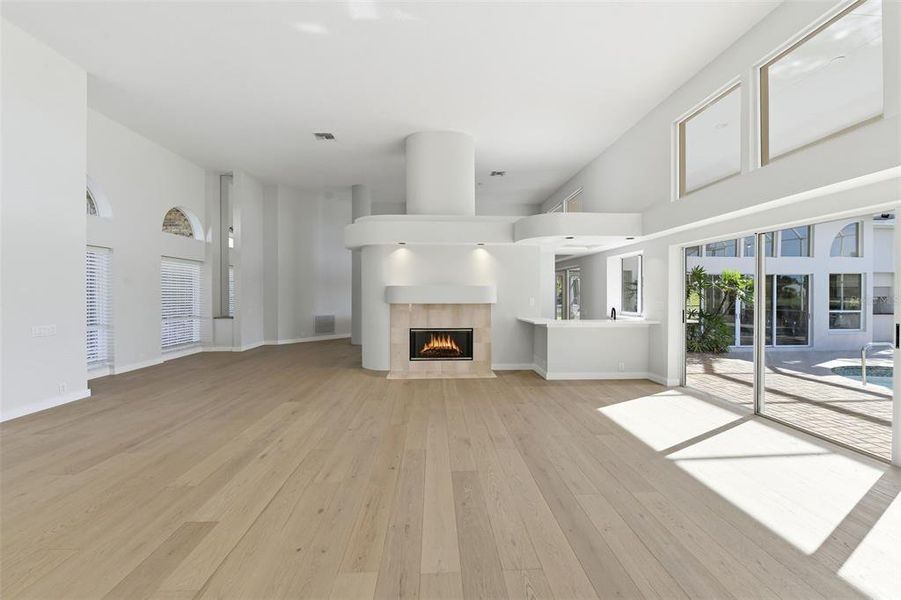 Spacious, unfurnished interior of a new home in , Sarasota (Image 23).