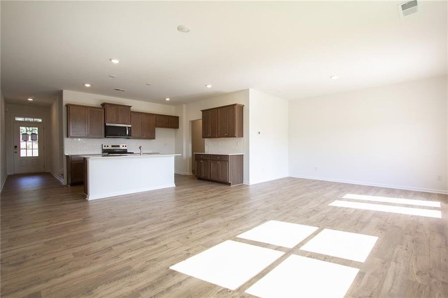 Spacious, unfurnished interior of a new home in Harvest Park, Decatur (Image 13).
