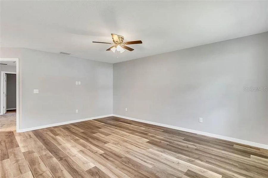 Spacious, unfurnished interior of a new home in , Lakeland (Image 7).