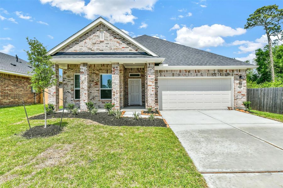 Front exterior of a new home in King Oaks Village, Baytown, TX, highlighting curb appeal (Image 1). Front exterior of a new home in King Oaks Village, Baytown, TX, highlighting curb appeal (Image 1).