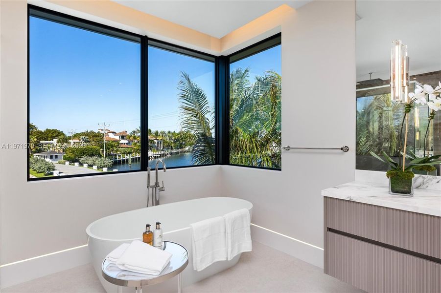 Furnished interior view inside a new home in , Fort Lauderdale (Image 7).