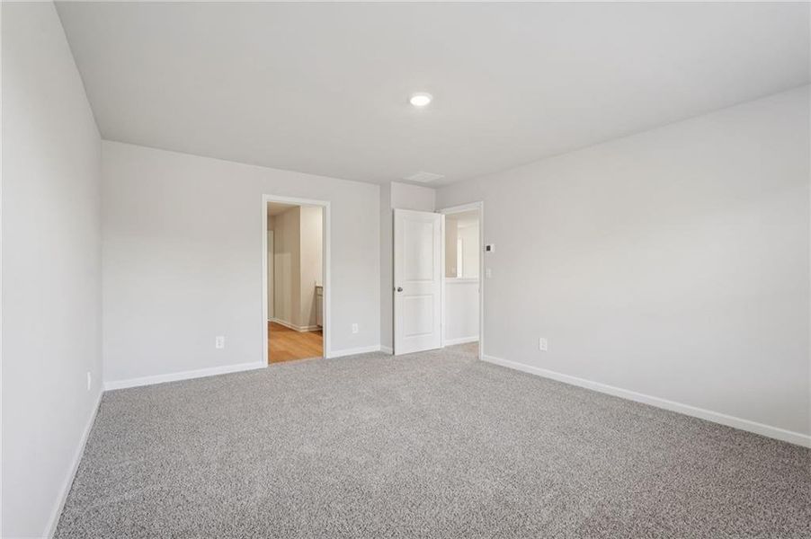 Spacious, unfurnished interior of a new home in Ivey Township, Dallas (Image 51).