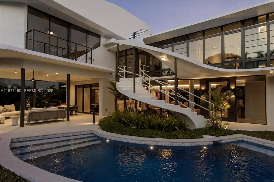 Condo located in Miami, FL showcasing its design and architecture (Image 1). Condo located in Miami, FL showcasing its design and architecture (Image 1).