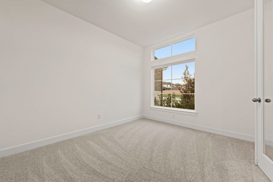 Spacious, unfurnished interior of a new home in Cross Creek West - 55', Fulshear (Image 16).