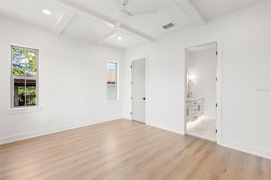 Spacious, unfurnished interior of a new home in , St. Petersburg (Image 19).