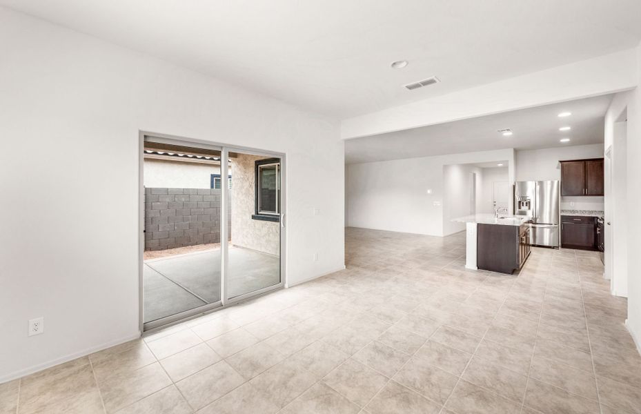 Spacious, unfurnished interior of a new home in El Rancho Santa Rosa, Maricopa (Image 23).