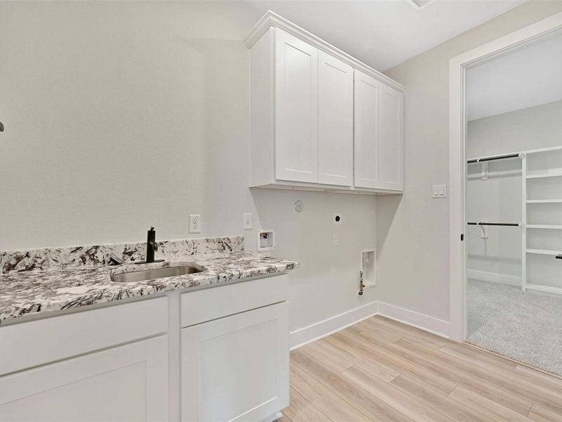 Furnished interior view inside a new home in Lago Mar, Texas City (Image 14).