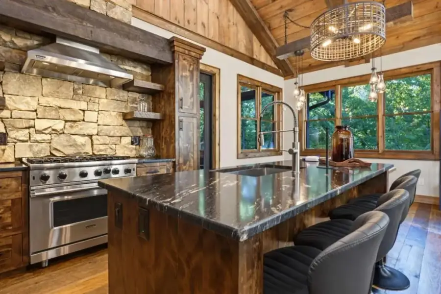 Community amenities in , Blue Ridge (Image 37).