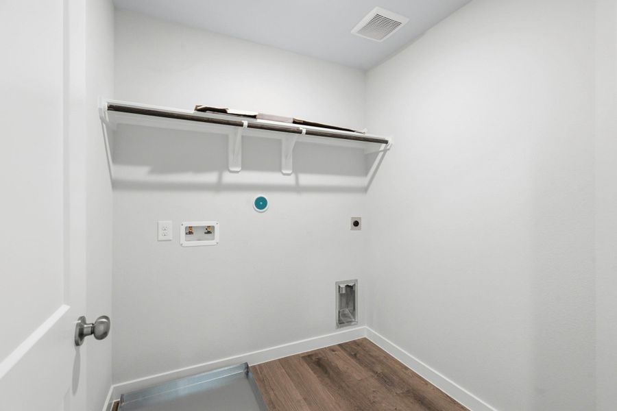 Spacious, unfurnished interior of a new home in Katy Reserve, Katy (Image 18).