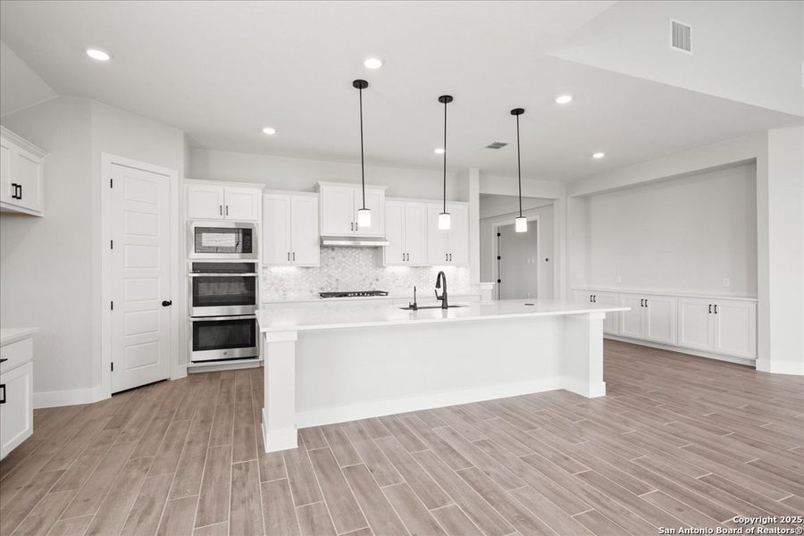 Furnished interior view inside a new home in Village at Three Oaks, Seguin (Image 10). Furnished interior view inside a new home in Village at Three Oaks, Seguin (Image 10).