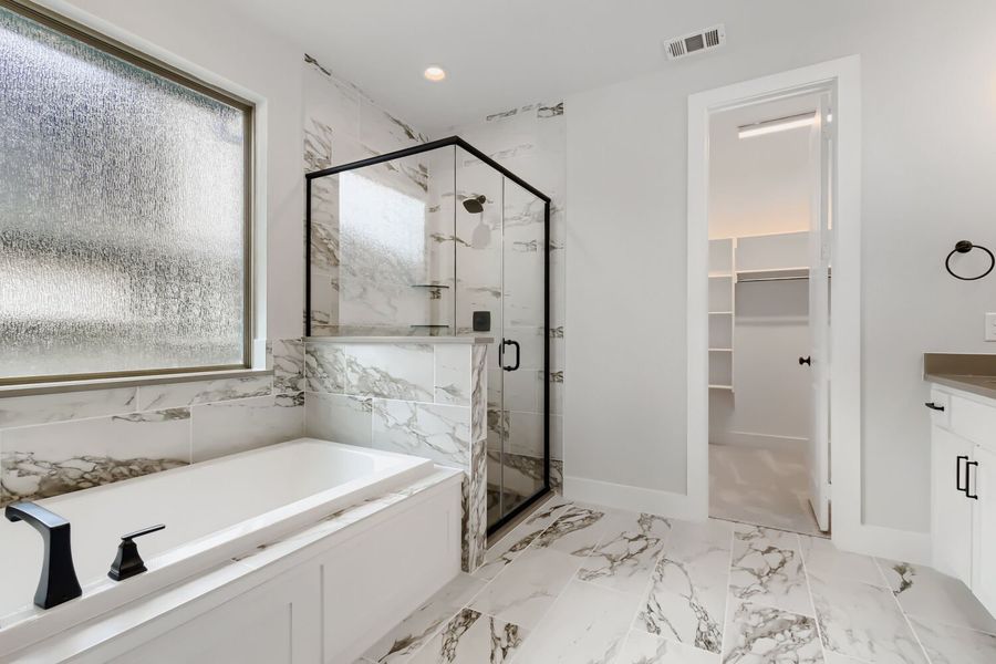 11729 Wildwood - Primary Bathroom