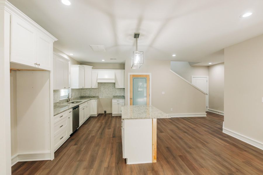 Spacious, unfurnished interior of a new home in , Walterboro (Image 24).