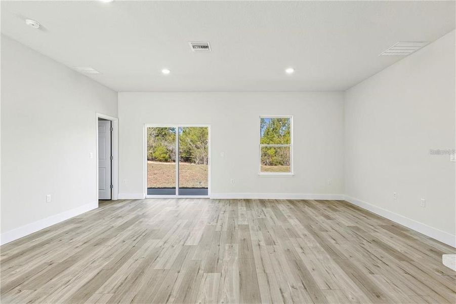 Spacious, unfurnished interior of a new home in , Ocala (Image 16).