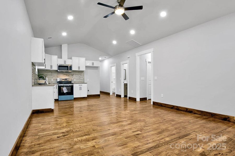 Spacious, unfurnished interior of a new home in , Salisbury (Image 32).