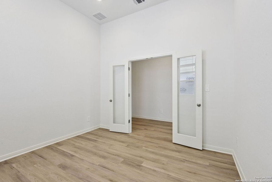 Spacious, unfurnished interior of a new home in Fox Falls, Boerne (Image 42).