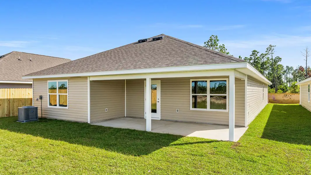 Exterior details and patio area of a home in Morningside, Panama City (Image 4).