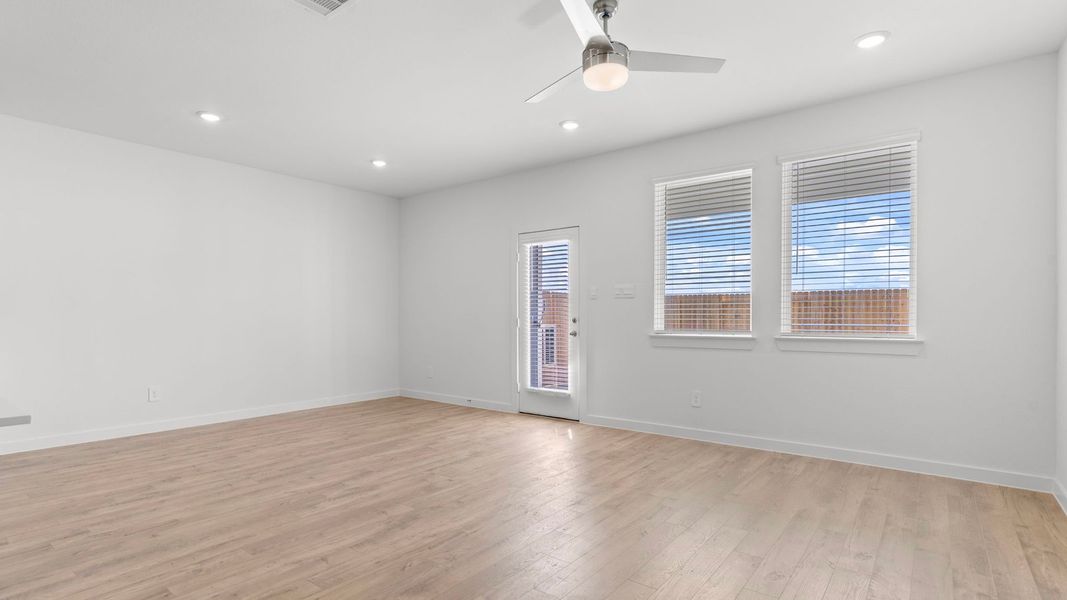 Spacious, unfurnished interior of a new home in Villarosa at Tamarron, Katy (Image 40).