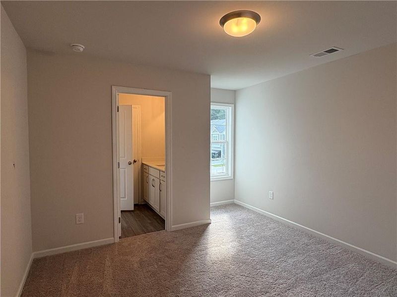 Spacious, unfurnished interior of a new home in Longview Run, Decatur (Image 4).