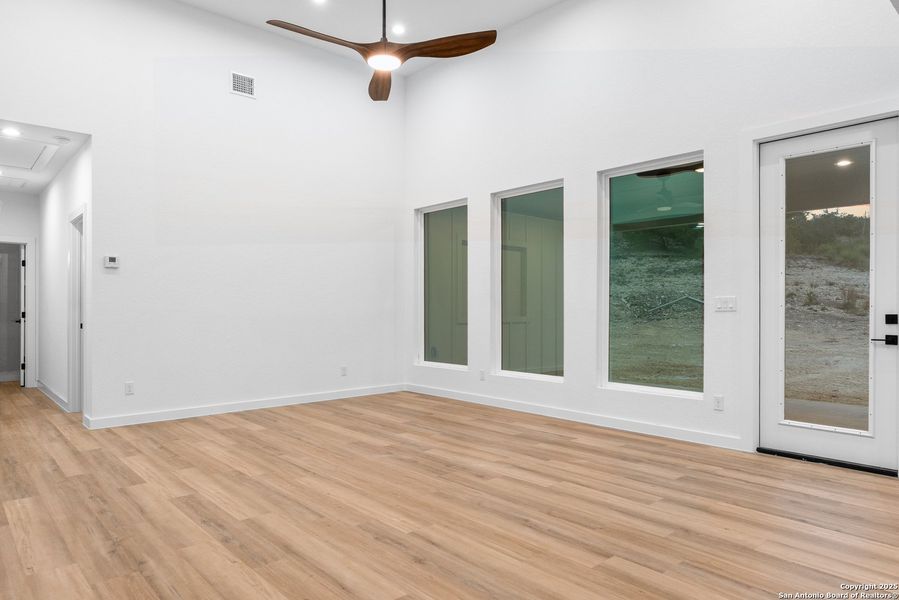 Spacious, unfurnished interior of a new home in , San Antonio (Image 41).