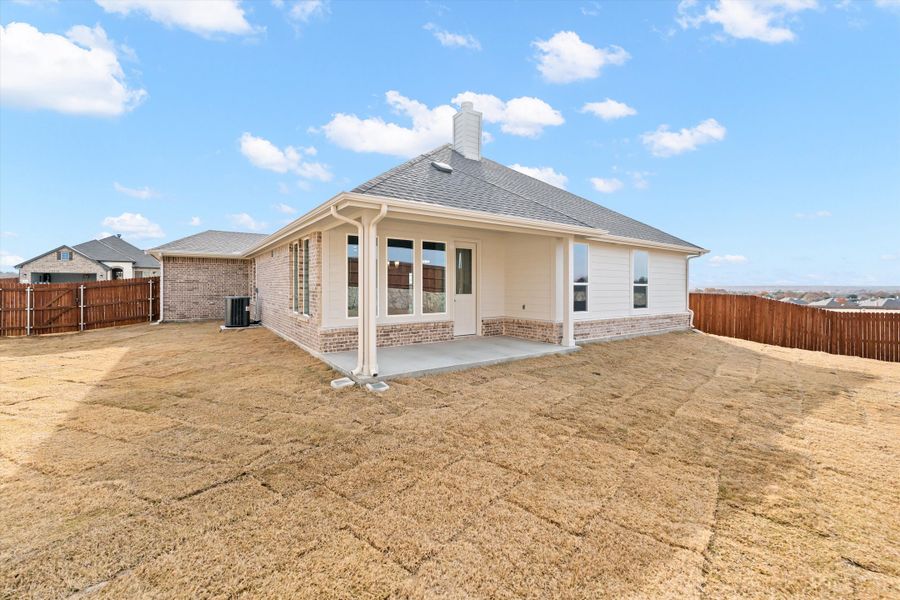 Exterior details and patio area of a home in Waterford Park, Weatherford (Image 24).