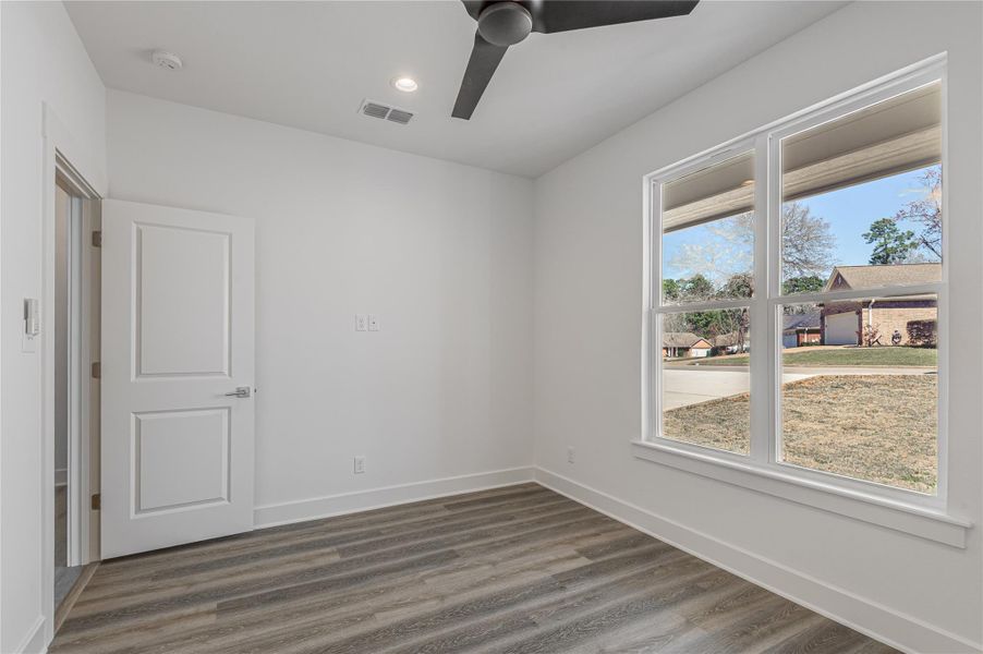 Spacious, unfurnished interior of a new home in , Nacogdoches (Image 34).