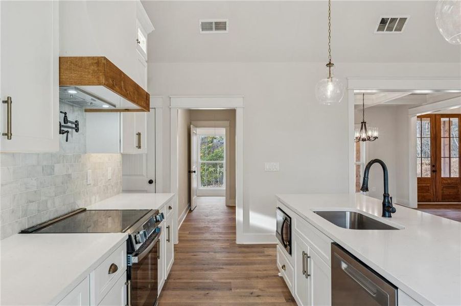 Furnished interior view inside a new home in , Dahlonega (Image 8).