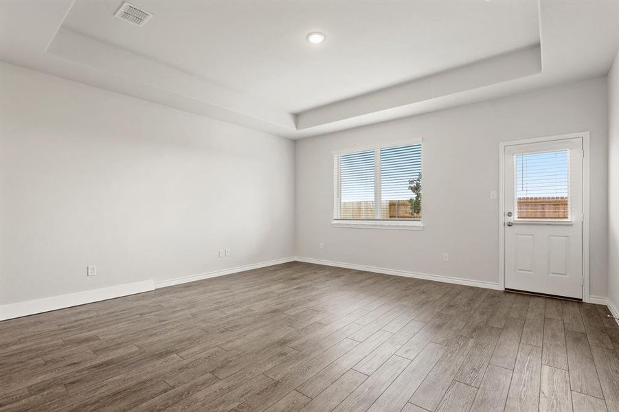 Spacious, unfurnished interior of a new home in Sycamore Landing, Fort Worth (Image 18).