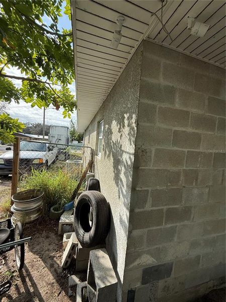 Exterior details and patio area of a home in , Avon Park (Image 6).
